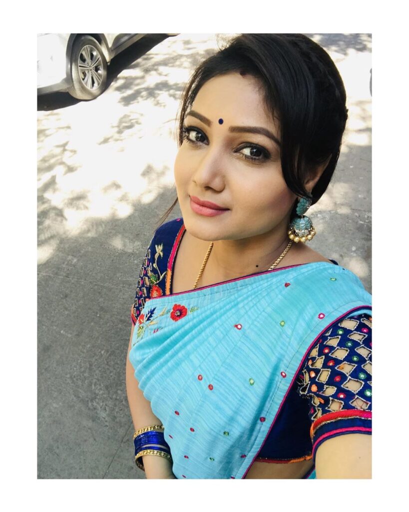 Roja Serial Actress Saree Photo