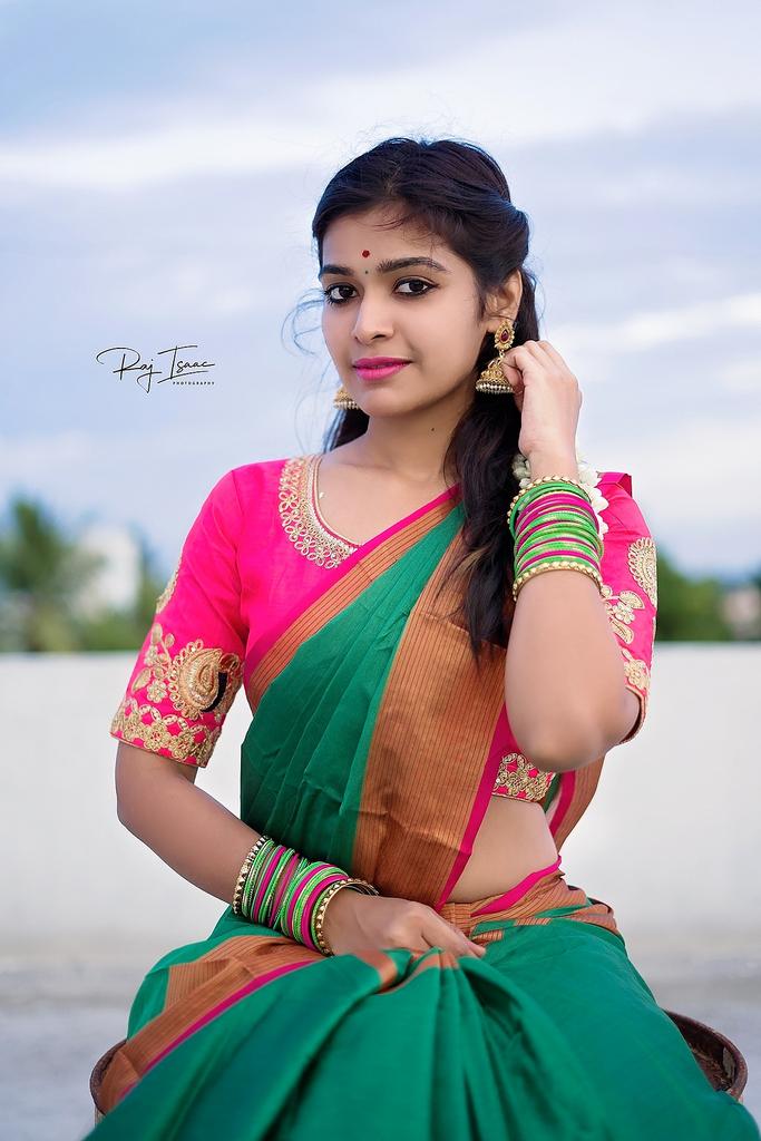 Dharsha Gupta saree photos